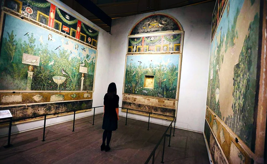 Reconstructed exedra , House of the Golden Bracelet, Pompeii