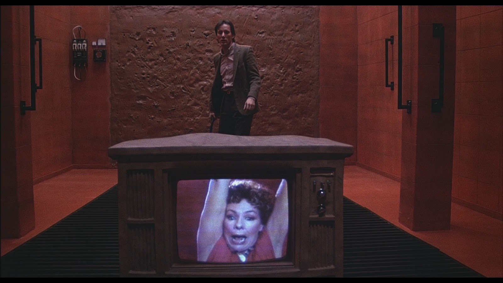 Essay : The Tragic Nature of Television 