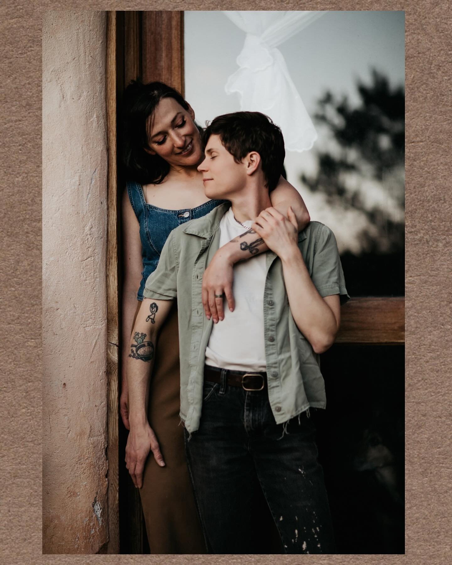 When couples book me for their wedding day, I love to offer a free engagement session to help us get to know each other and make sure I am a good fit to capture their big day. This beautiful session captured J&amp;H in their lovely oasis home filled 
