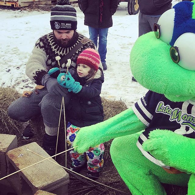 Making s’mores with @vermontlakemonsters Champ @intervalecenter #wintervale2019