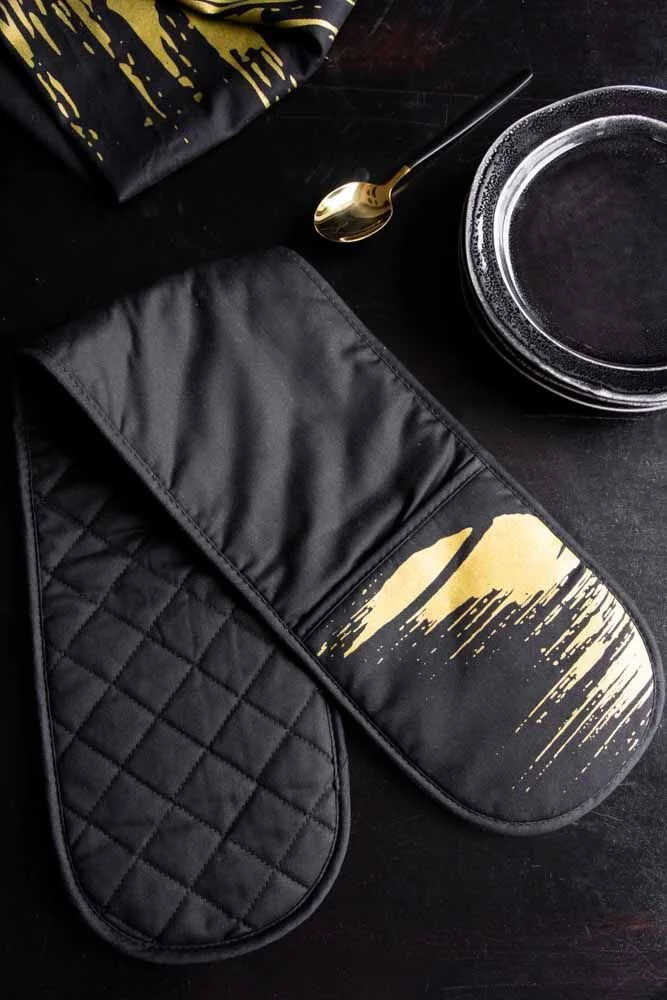 rockettstgeorge-black-oven-gloves-with-gold-_flash-highres-lifestyle2.jpeg