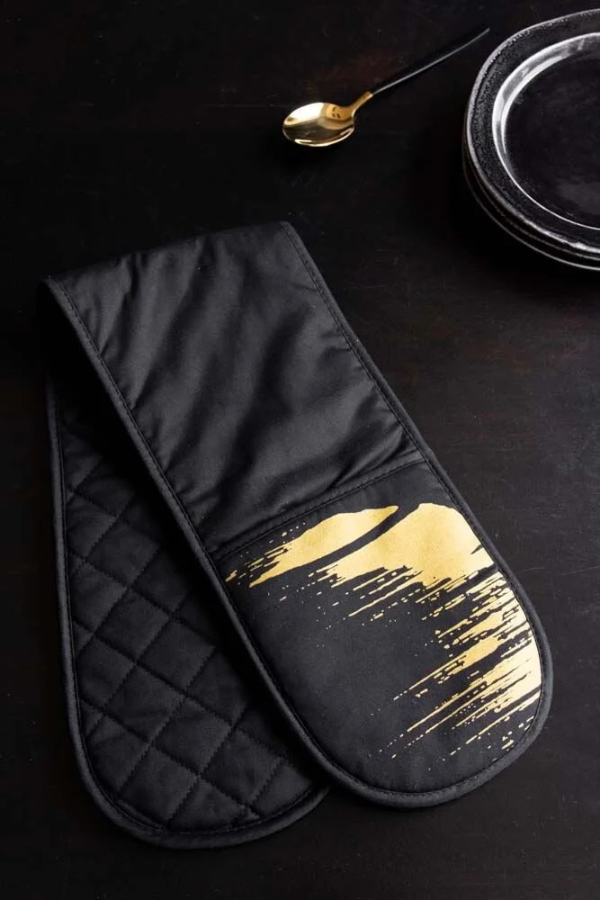 rockettstgeorge-black-oven-gloves-with-gold-_flash-highres-lifestyle.jpeg