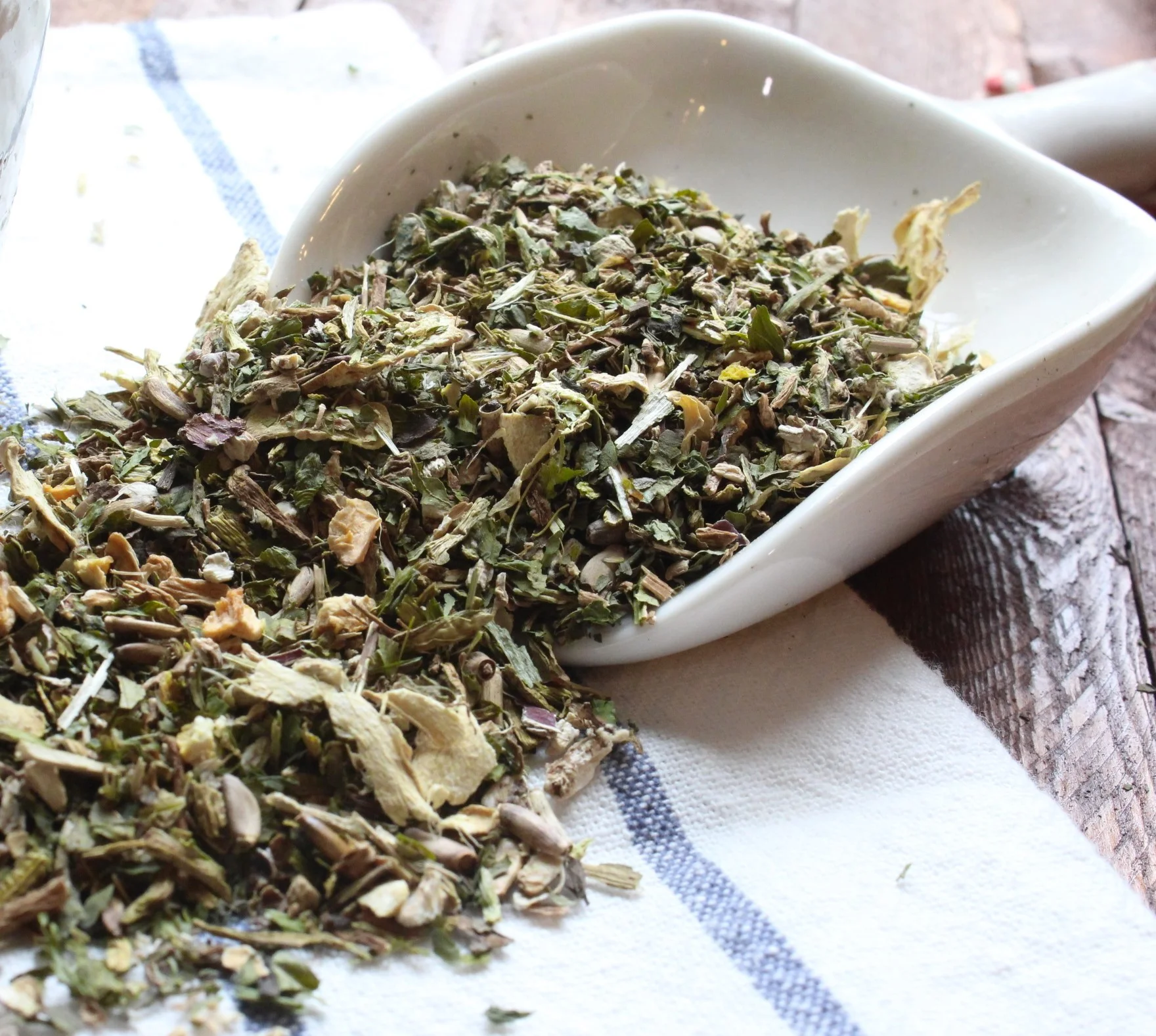 loose leaf tea by cozy leaf.JPG
