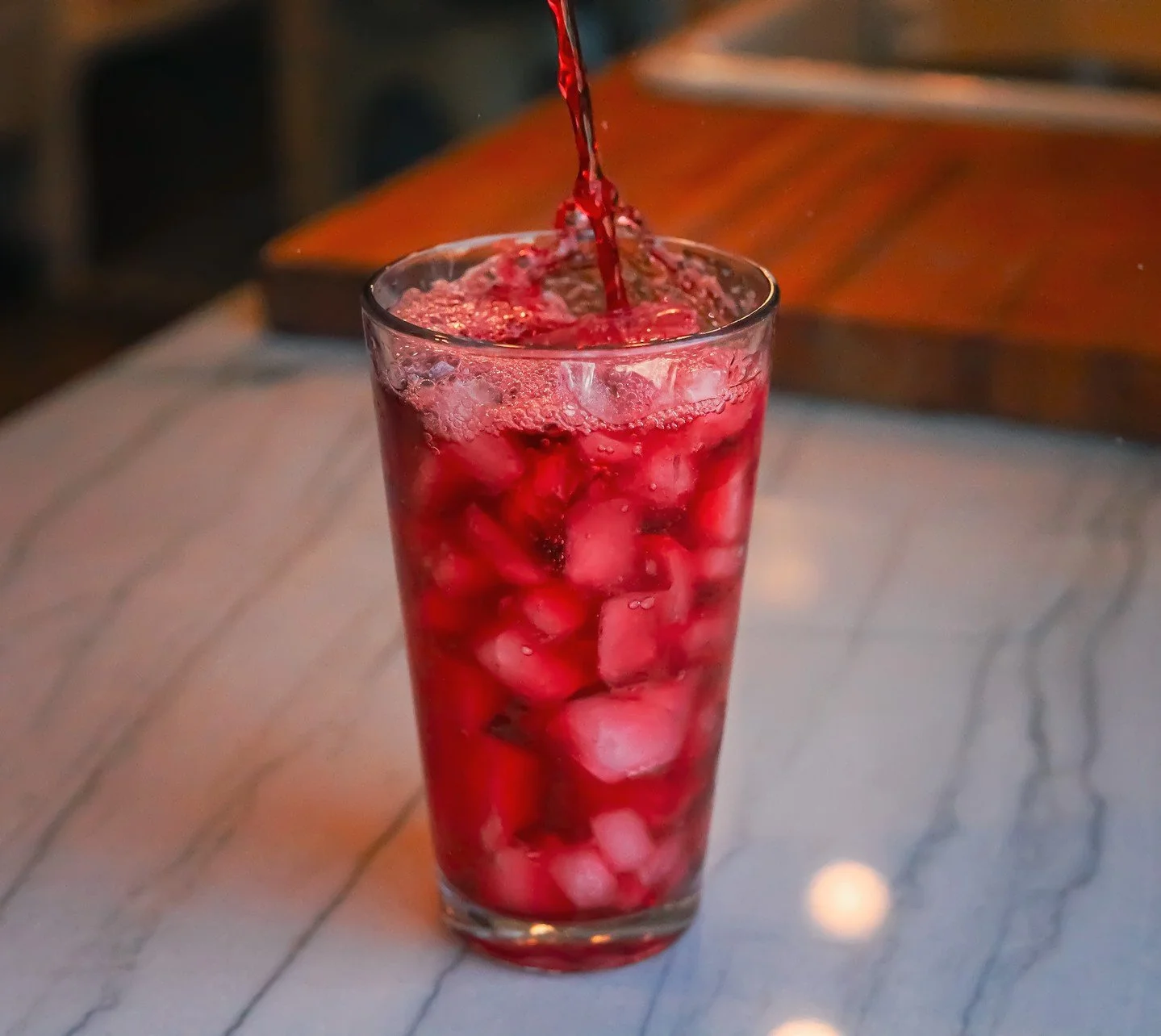 Ooooo delicious iced tea in the heat of August is always a WIN WIN!!! And make it Hibiscus Twist and then it will be delicious, refreshing AND beautiful!! ⁠
🌞⁠
🍃⁠
#sunnyday  #outdoorfun #summerapproaching #funinthesun #summerweather #summerfun #sum