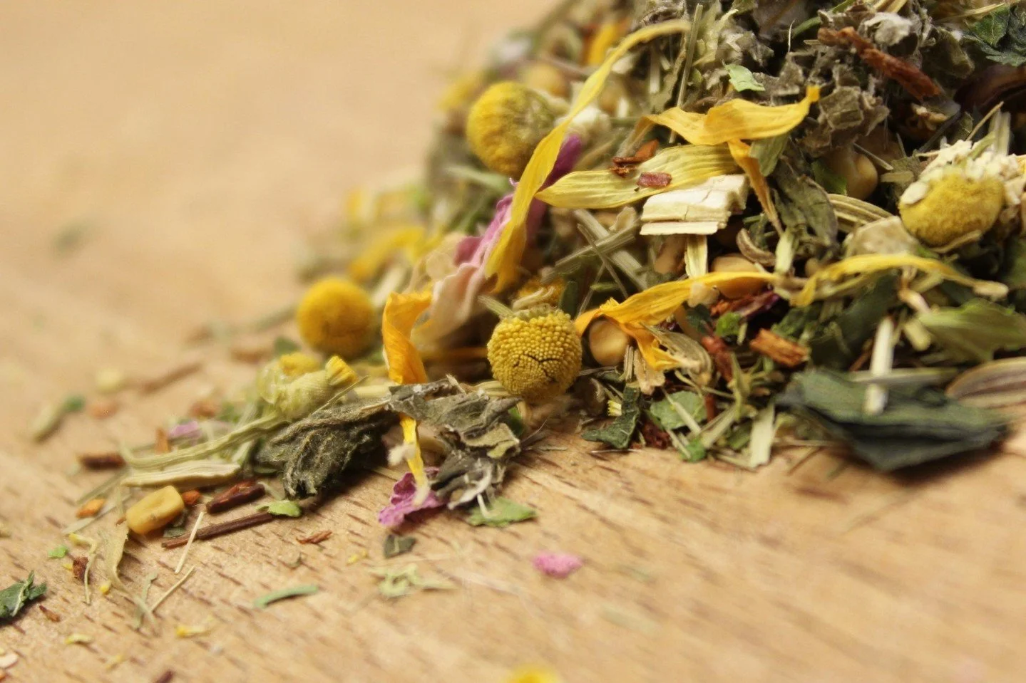 🍃 Why Choose Loose Leaf Tea? 🍃⁠
Loose leaf isn&rsquo;t just a trend&mdash;it&rsquo;s a wellness upgrade 🌿✨⁠
⁠
✅ More Flavor &ndash; Whole leaves = better taste⁠
✅ Higher Quality &ndash; No dust, fillers, or mystery bits⁠
✅ More Nutrients &ndash; B