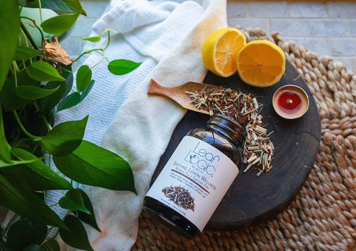Soothing Lemon Wellness... Add this tea into your routine and have a delicious and cheerful tea to greet you after a long day! I love the rich rooibos tea that brews a dark cup that can be enjoyed hot or iced. ⁠
🍵⁠
🌱⁠
🍵⁠
🌱⁠
#teatime #makersgonnam