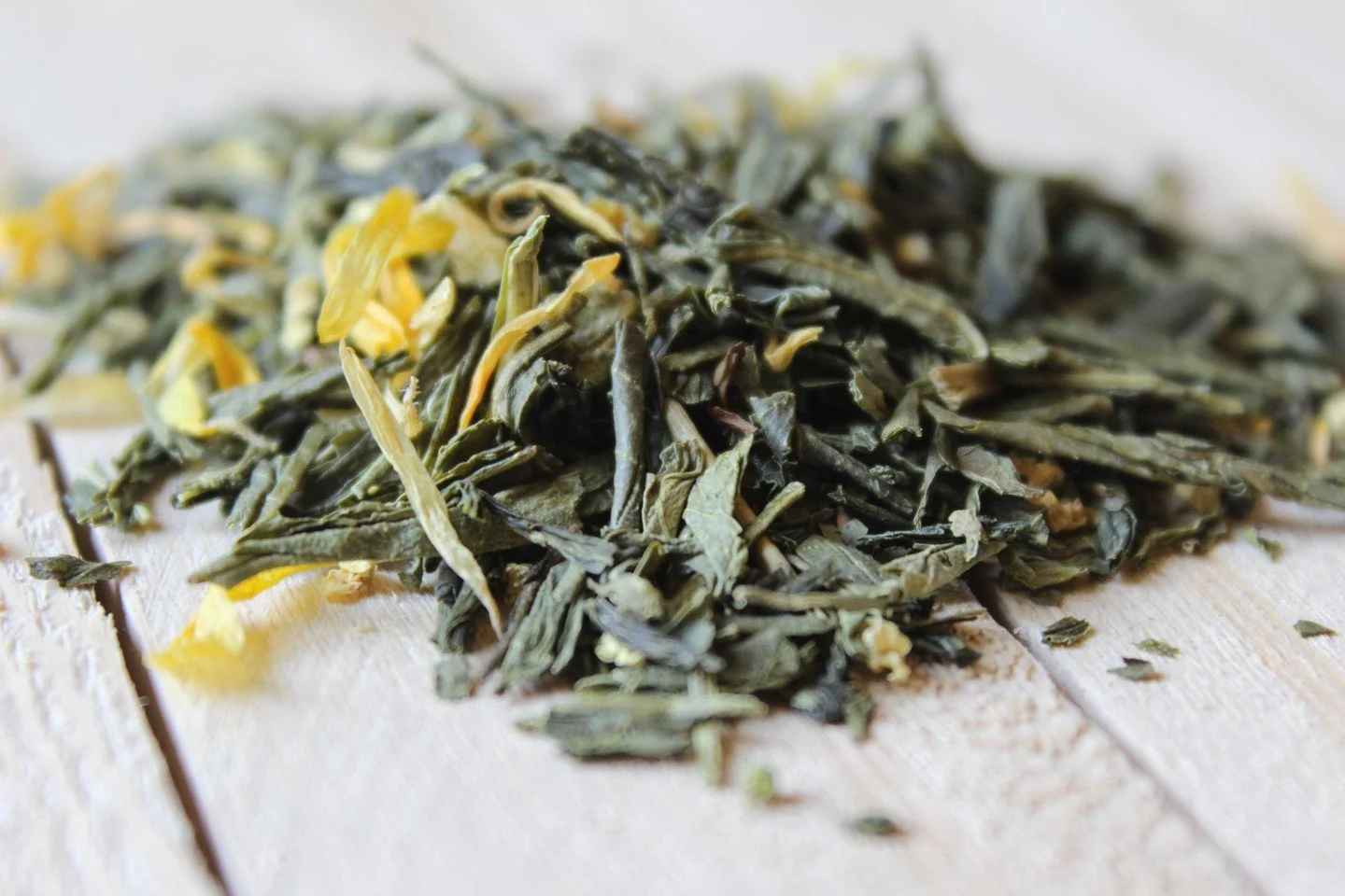 Good morning, green goodness ☀️ Start your day with the vibrant leaves and gentle energy of our loose-leaf green tea. Simple. Pure. Beautiful. 🍃 Loose-leaf green tea packed with antioxidants to refresh your body and delight your senses.⁠
⁠
⁠
#GreenT