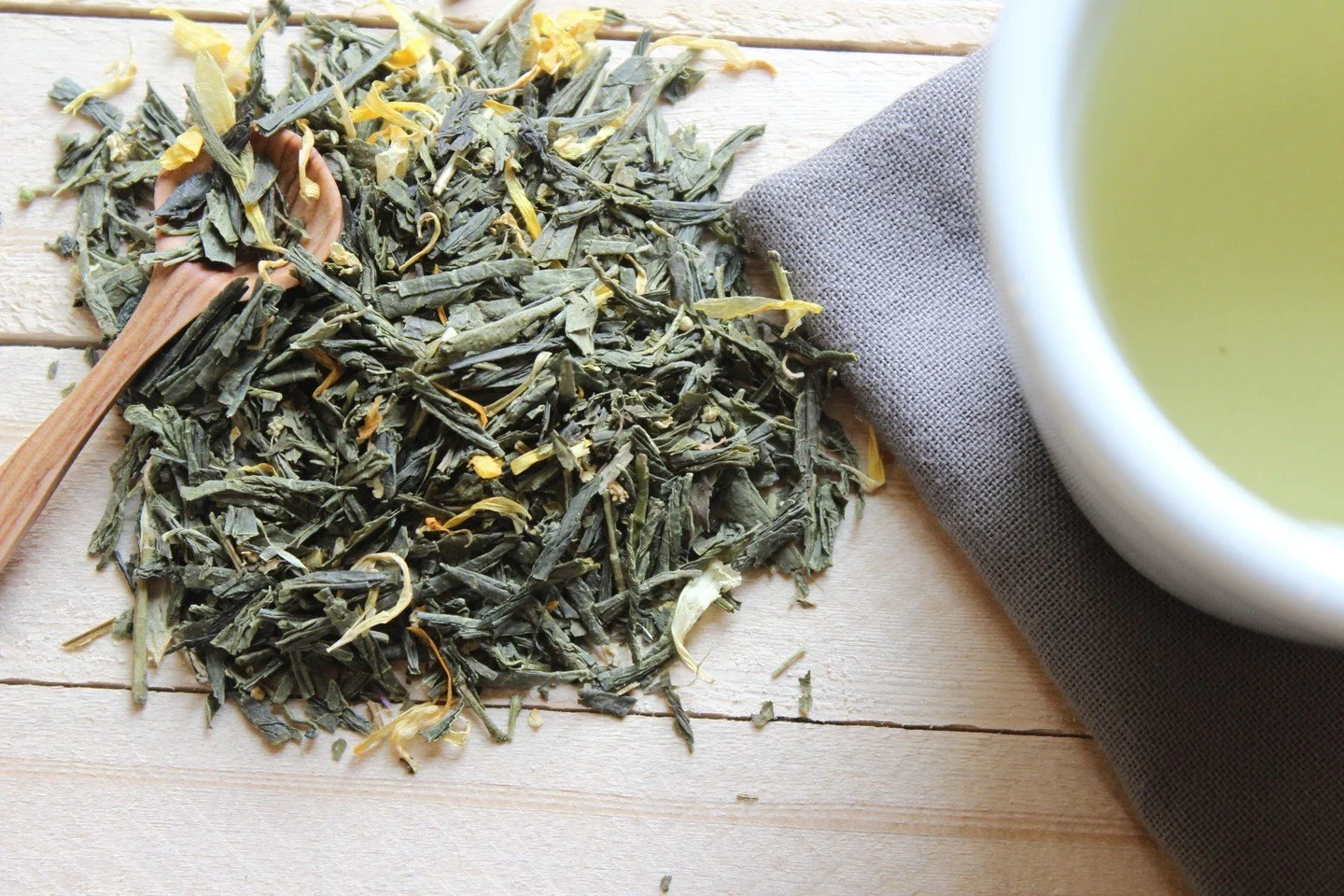 🌿 Loose leaf tea in its purest form&mdash;colorful, fragrant, and full of life. Every ingredient is hand-selected for wellness + flavor. ✨⁠
⁠
⁠
#LooseLeafTea #OrganicTea #TeaLovers #SipWell #NaturalWellness #HerbalBlends #TeaMagic #TeaLife #Holistic