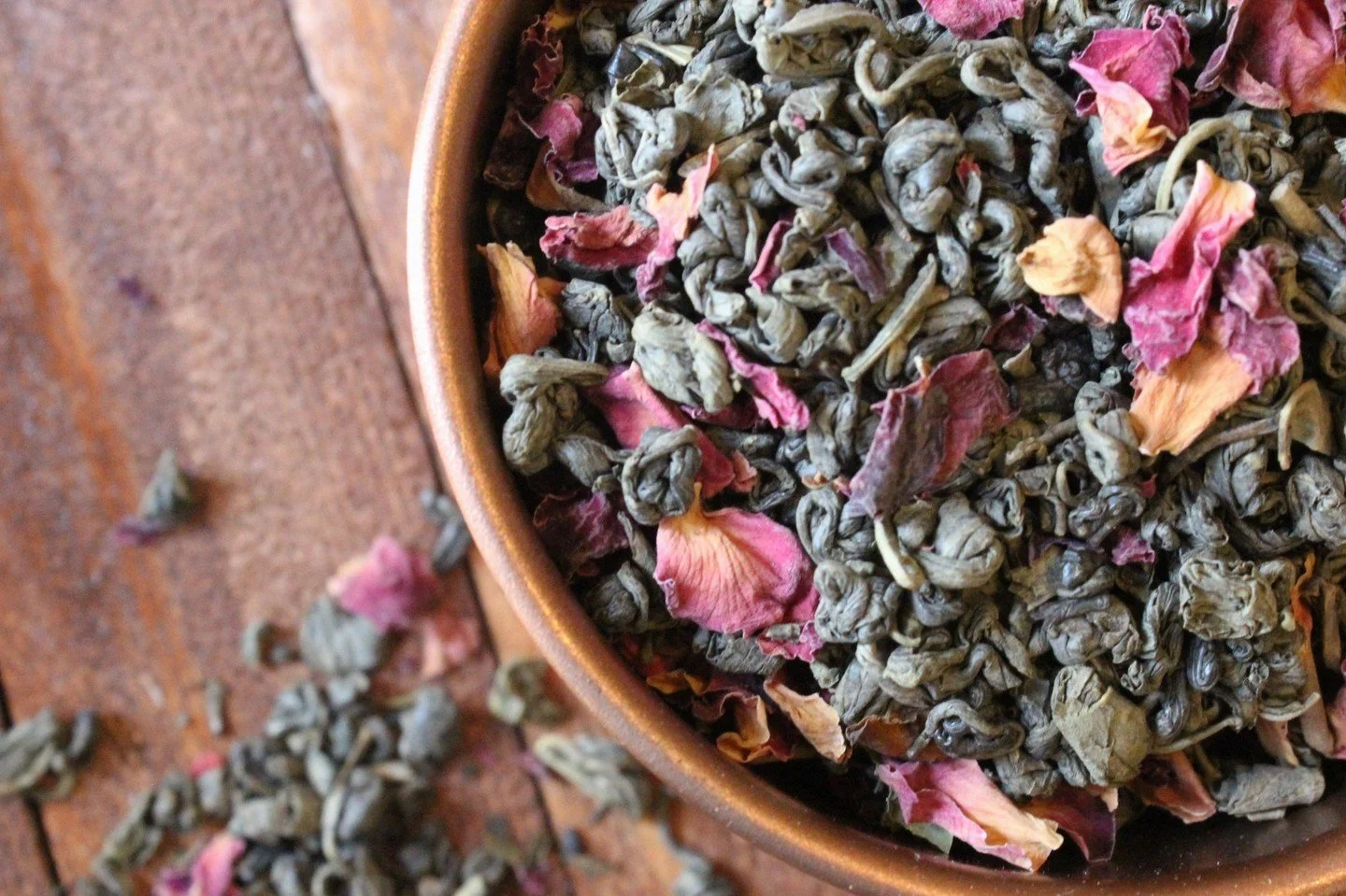 Close your eyes and inhale&hellip; 🌿 The aroma of fresh, organic leaves is the first step to a perfect cup of tea.⁠
⁠
⁠
#LooseLeafTea #TeaLovers #TeaAroma #OrganicTea #HerbalTea #MindfulMoments #TeaVibes #SmallBatchTea #SteepSipRepeat #WellnessTea