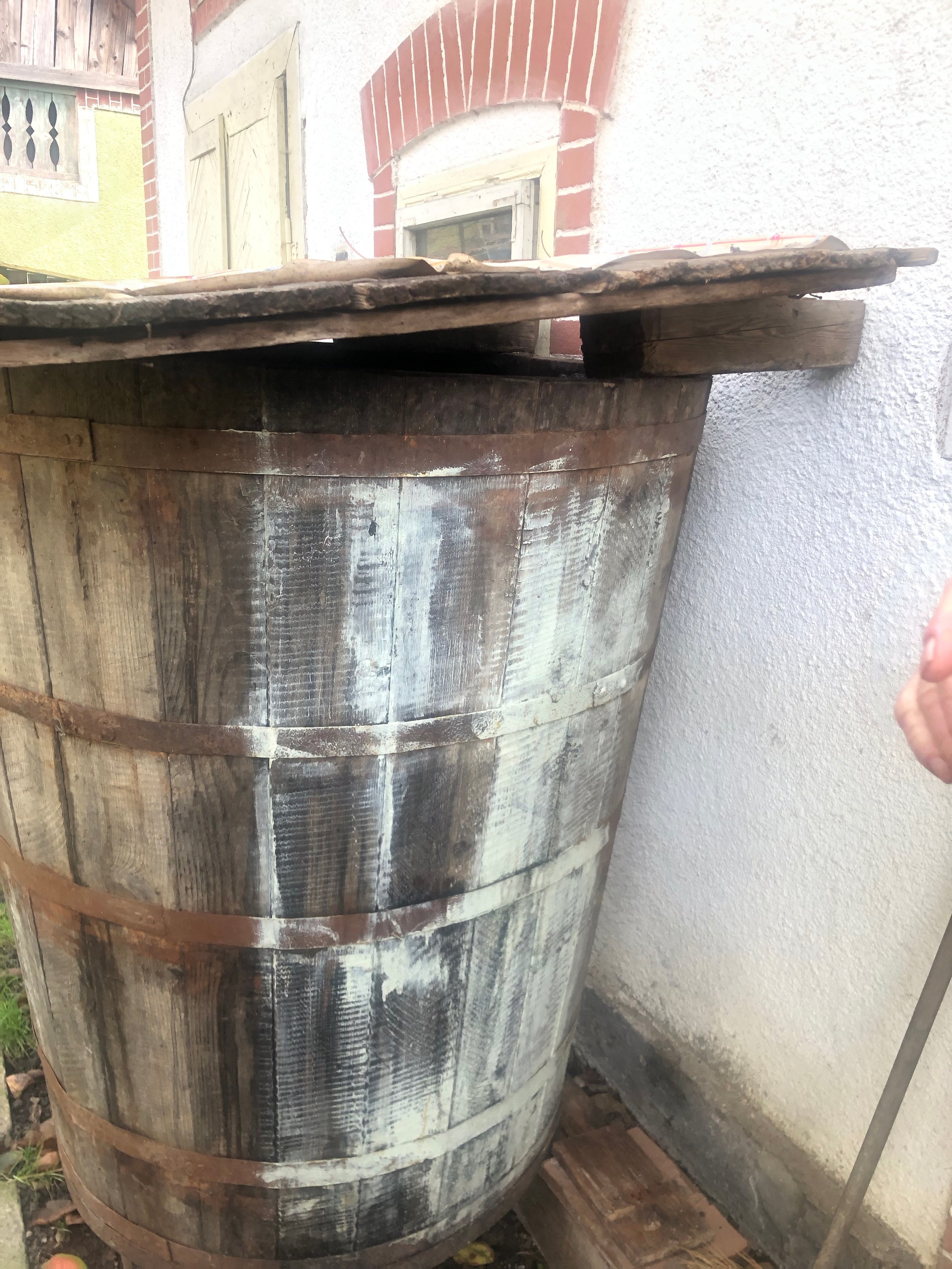  A giant barrel of fermenting plums to make pálinka 