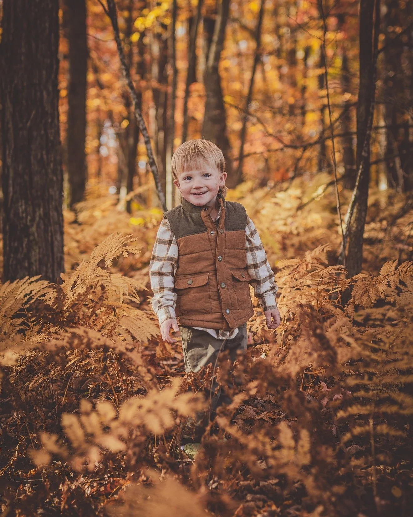 I think I'm going to call this one,
𝖸౿ᥣᥣ𝗈⍵, ᑲɣ 𝖢𝗈ᥣᑯ&rho;ᥣɑɣ 💛
.
.
.
#brittneyhobeinphotography #naturalportraits #lifestylefamilyphotography #candidchildhood #boldemotionalcolorful #kids_of_the_lens #hellostoryteller #treasuredchildhood #rosecol