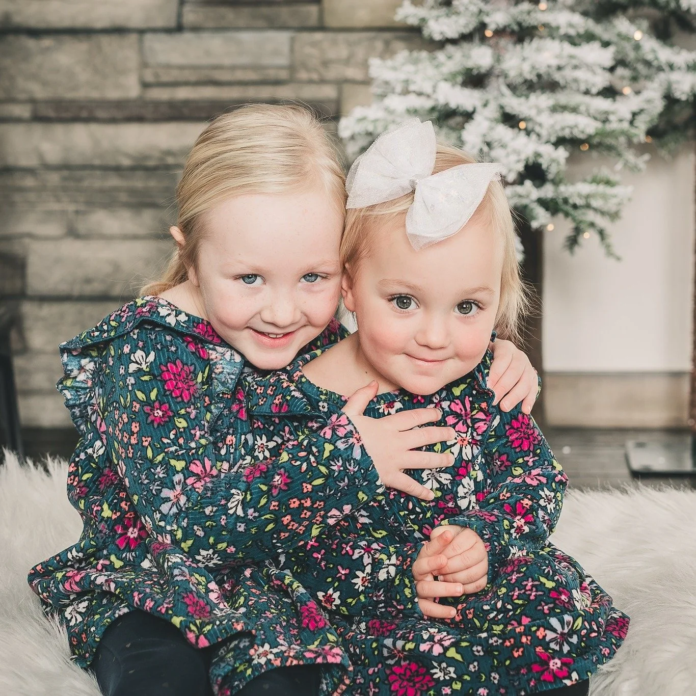 These darling angels 😇
.
.
.
.
#christmasphotos #brittneyhobeinphotography #wisconsinphotographer #eauclairewiphotographer #chippewavalleyphotographer #eauclaireseniorphotographer #chippewafallsphotographer #chippewavalleyphotograhy #menomoniewi #ch
