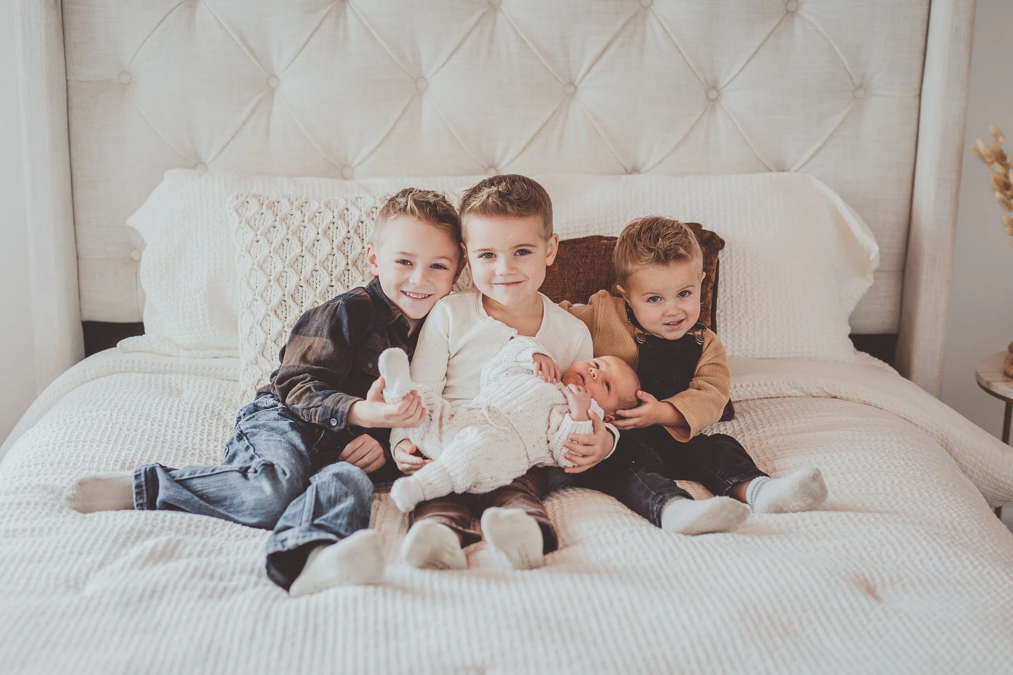 Their new best friend has arrived. 😍
.
.
.
.
#newbornphotographer #kaileystencilstudio #colfaxwisconsin #eauclairephotographer #menomoniewisconsin #menomoniephotographer #deareststoryteller
#newlymama
#brittneyhobeinphotography
#newbornphotographer
