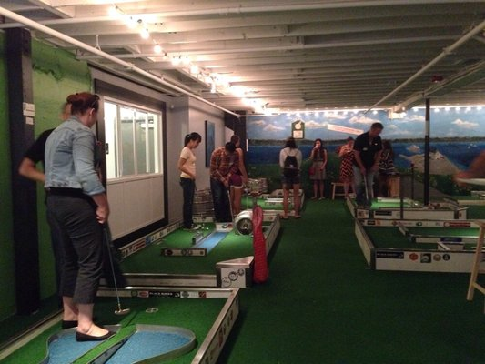 “Flatstick Pub: Mini Golf Elite Event” by Yelp Inc. via Flickr Licensed under https://creativecommons.org/licenses/by-nc-nd/2.0/