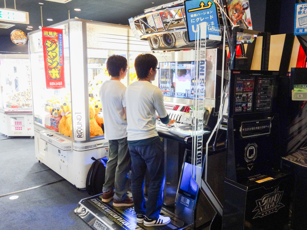 “ Round 1: beat mania IIDX ” by Dick Thomas Johnson via Flickr. Licensed under https://creativecommons.org/licenses/by-nc-nd/2.0/
