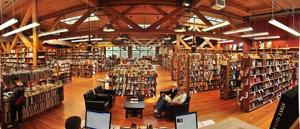Elliot Bay Books (Capitol Hill) interior pano 01” by Joe Mabel. Licensed under https://creativecommons.org/licenses/by-sa/3.0/deed.en
