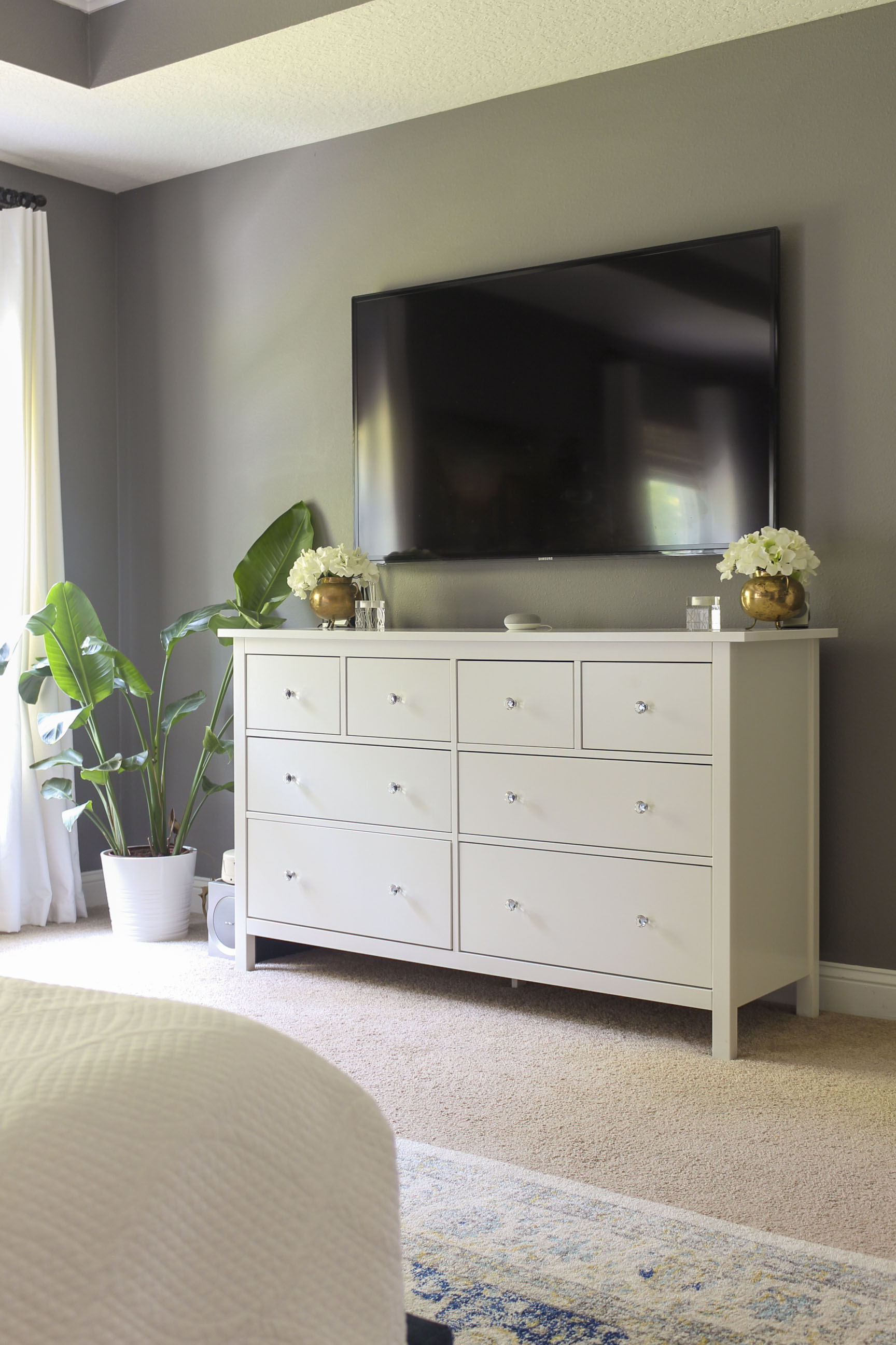 simple and elegant decor for the master bedroom