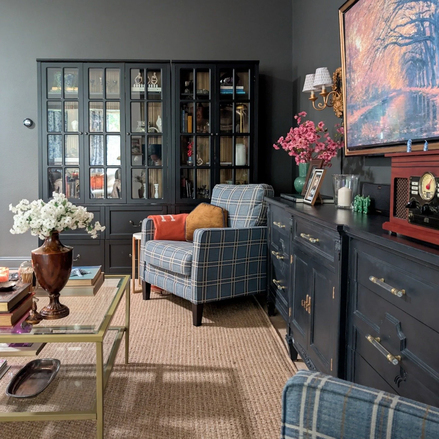 For a long time, our living room felt cold and disjointed from the rest of the house. Sound familiar? I finally cracked the code to making this open space feel intentional, layered, and intimate!

➡️ Swipe for the 3 easy design shifts that made all t