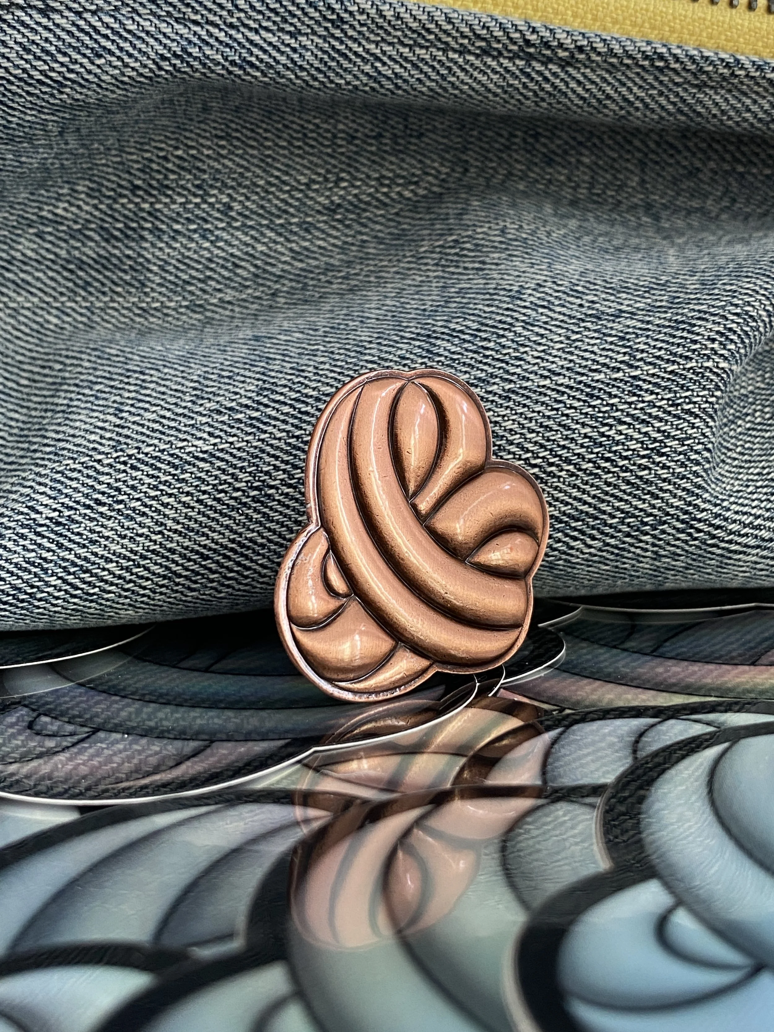 Puff Ampersand Pin — PSTL