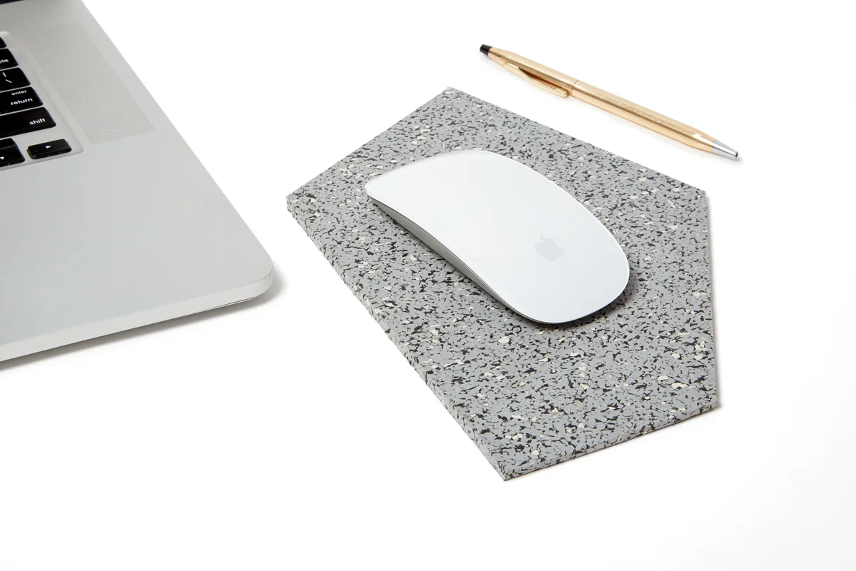 MOUSE_PAD_Gris_Slash-Objects_web.jpg