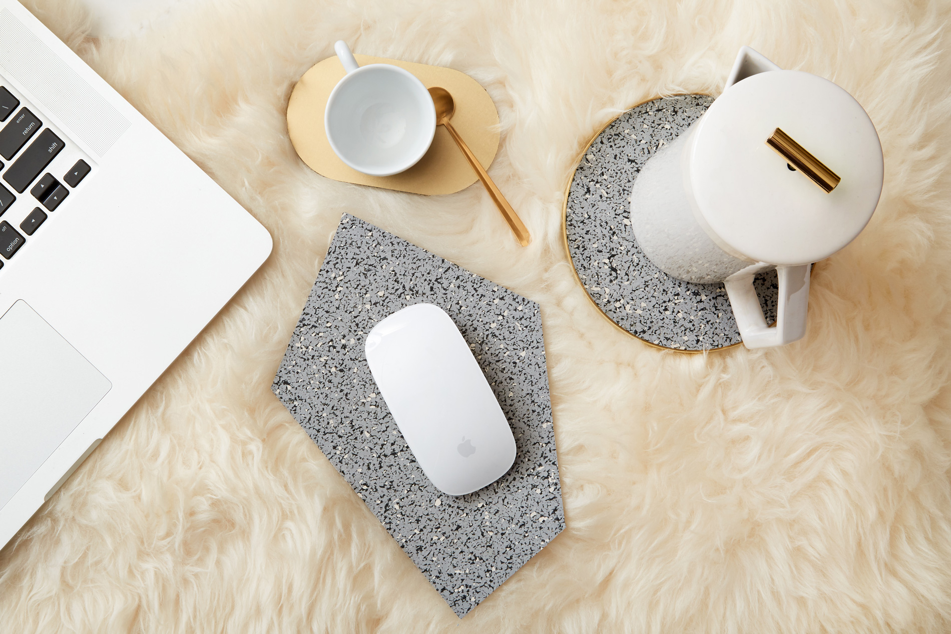 Slash_Objects_Rubber-Mousepad_Tablewares-Gris.jpg
