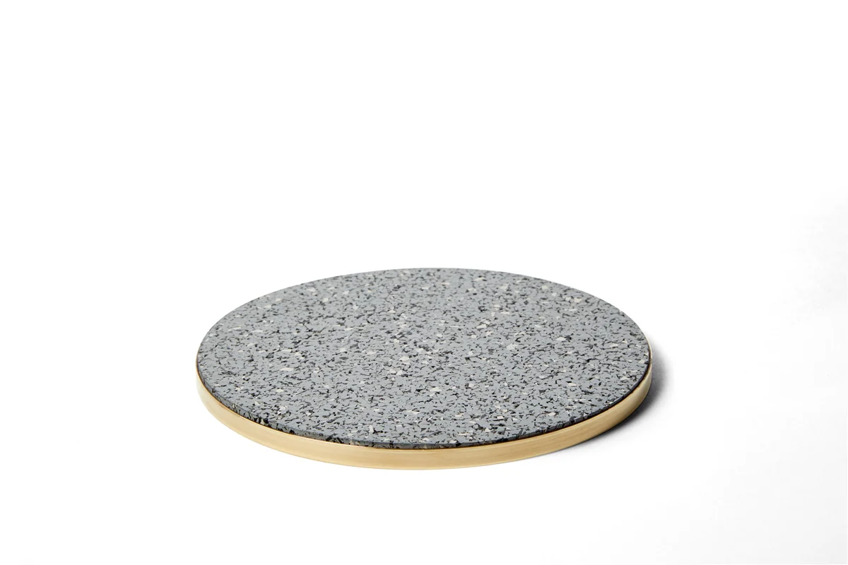 Brass-Rubber_TRIVET_Gris_Slash-Objects_web.jpg