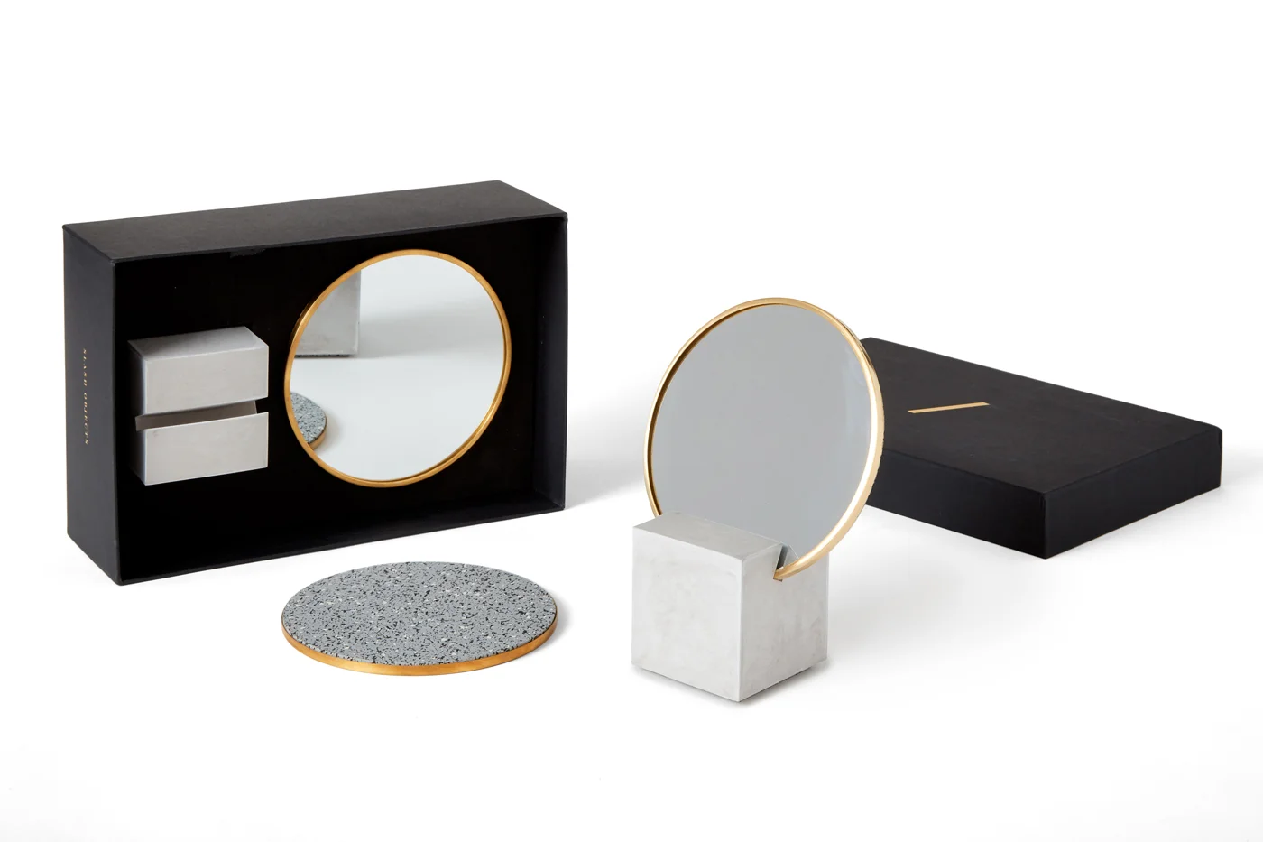 CUBE_MIRROR_Packaging_Gris_Grey_Slash-Objects_web.jpg