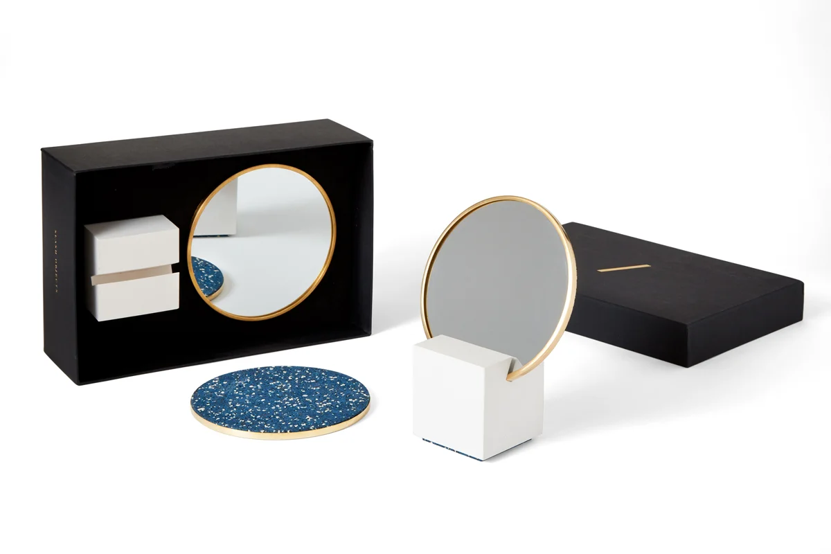 CUBE_MIRROR_Packaging_White_Royal_Slash-Objects_web.jpg
