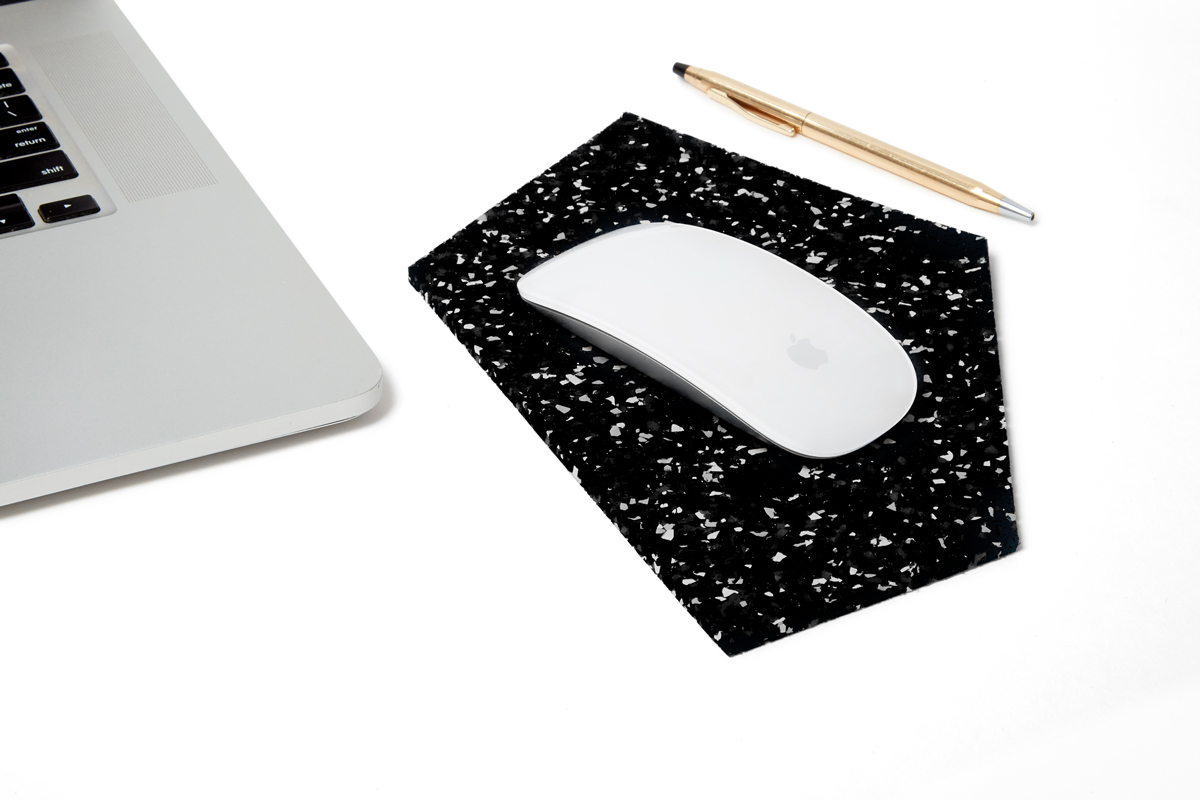MOSB1_RubberMousePad-Speck-Black_Detail_SlashObjects_web.jpg