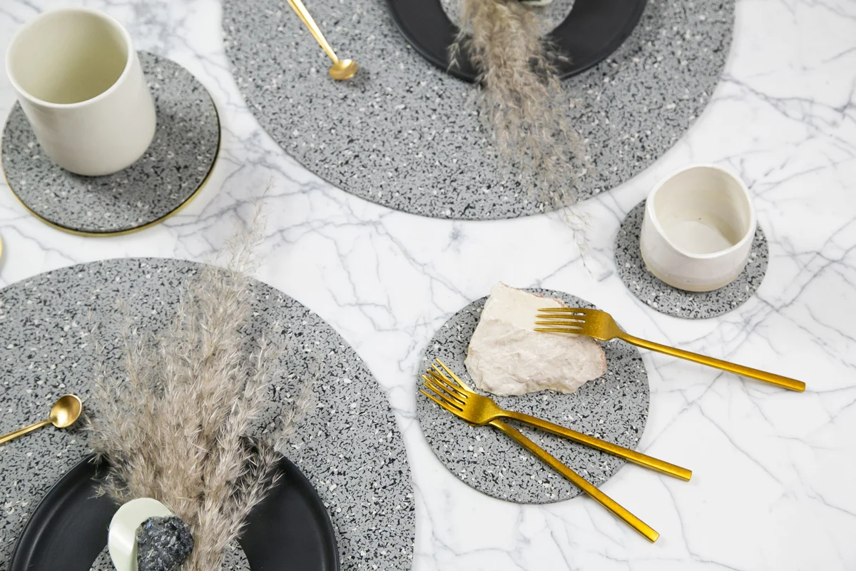 TSRO-G_Slash_Objects-Round-Rubber-Dinner-Set-Gris-3_web.jpg