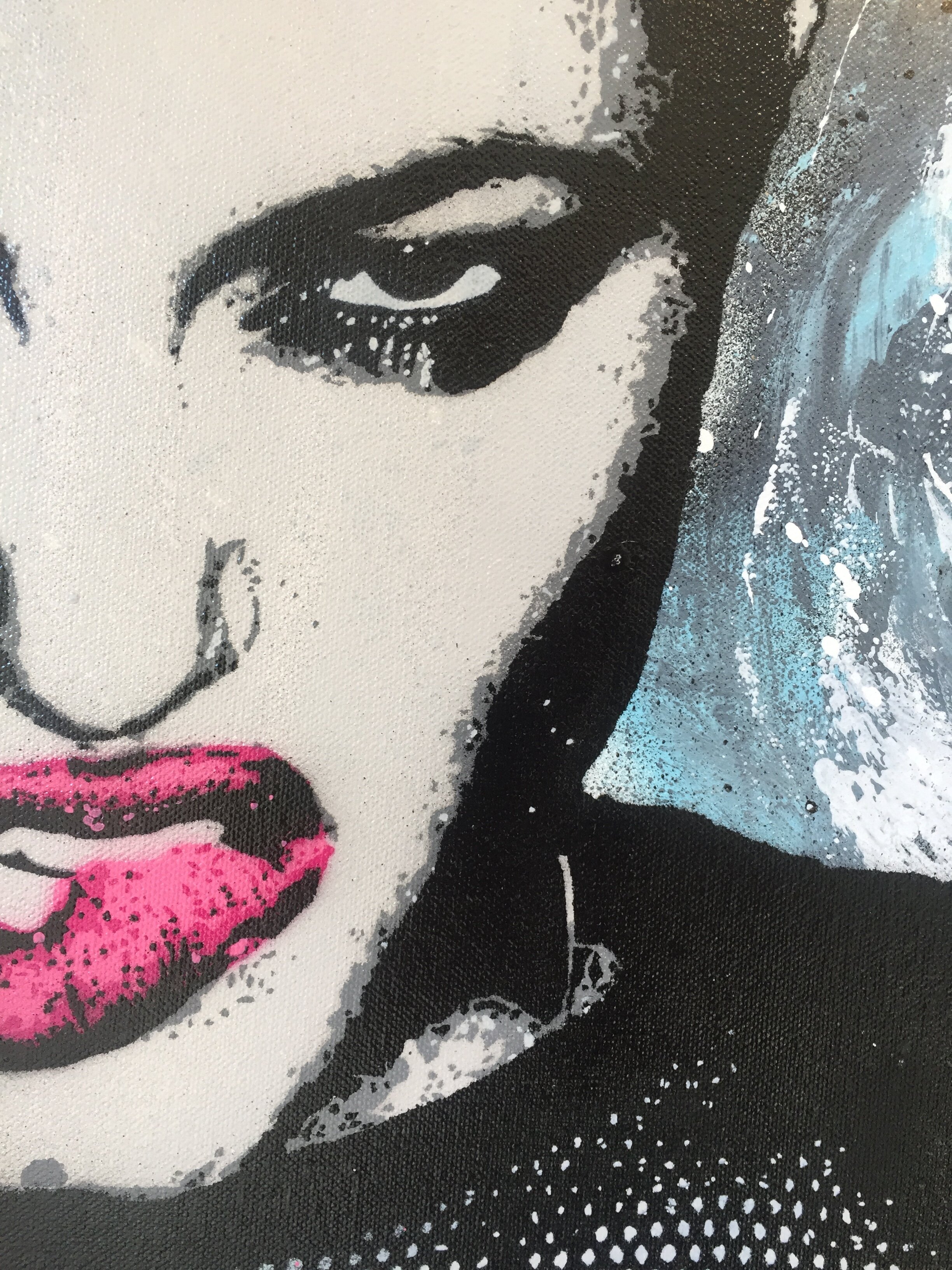 Angelina Jolie - CUTANDDESTROY