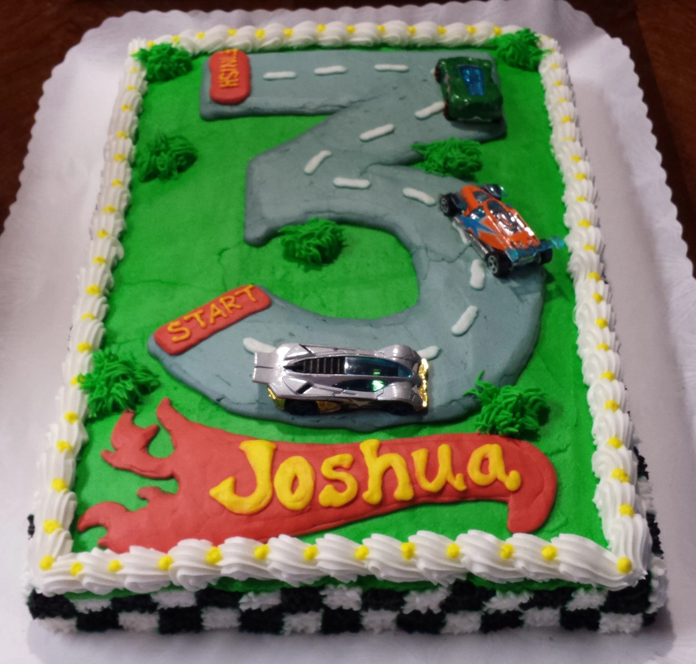 Hotwheels Racetrack Cake.jpg