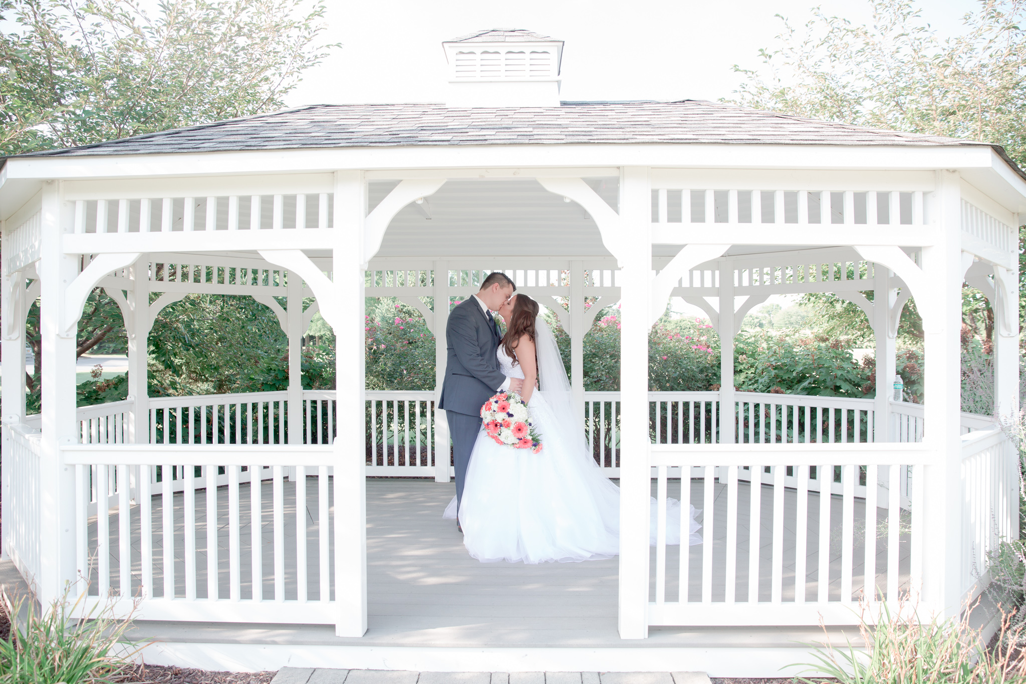 Sweet kiss under the Pavillion!