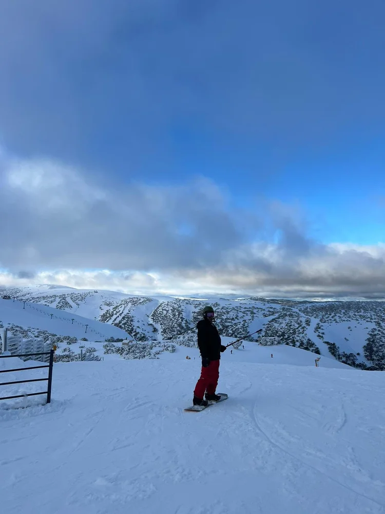 Snowboarder riding the Perisher slopes on a Sydney snow trip