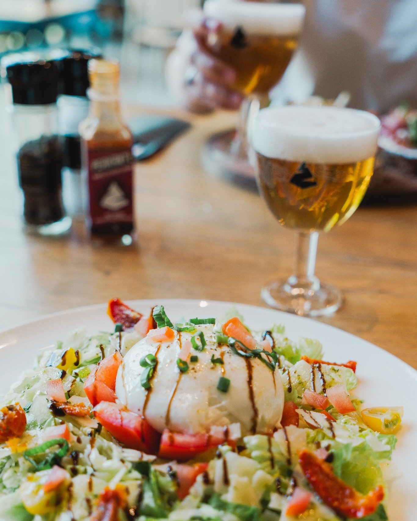 Tout l&rsquo;&eacute;t&eacute;, on sera ouverts 7j/7 ☀️🍻

La brasserie est ouverte tous les jours, alors viens profiter de la terrasse, d&rsquo;une bonne Peak bien fra&icirc;che et de nos plats d&rsquo;&eacute;t&eacute; cuisin&eacute;s maison ! 
Fra