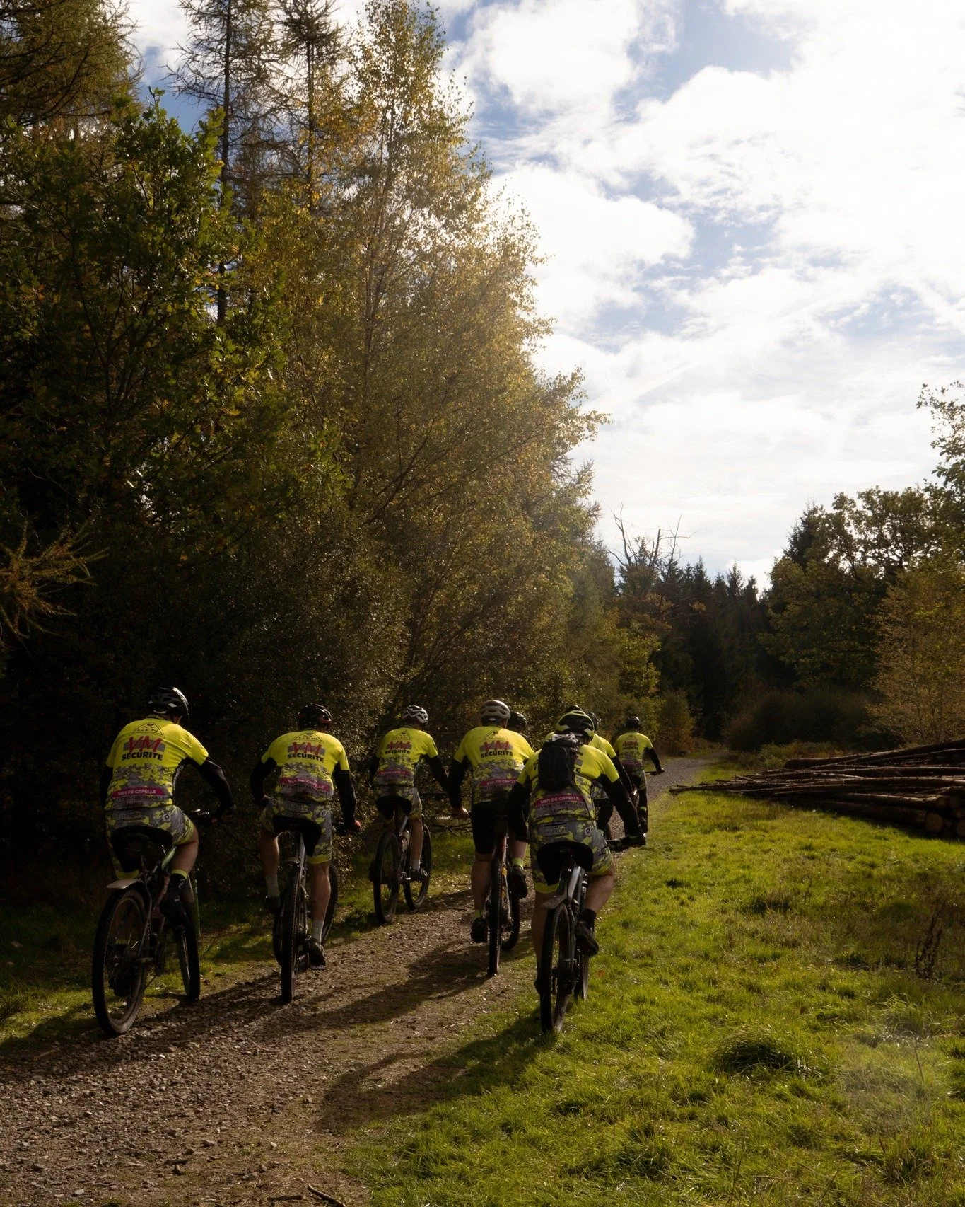 Il reste moins de 2 semaines pour s&rsquo;inscrire 😱🚵&zwj;♀️
Des sentiers uniques, une ambiance de folie et des bi&egrave;res bien fra&icirc;ches &agrave; l&rsquo;arriv&eacute;e 🍺

Le @gravel_hautesfagnes ce dimanche 21/09 &agrave; la brasserie 💥