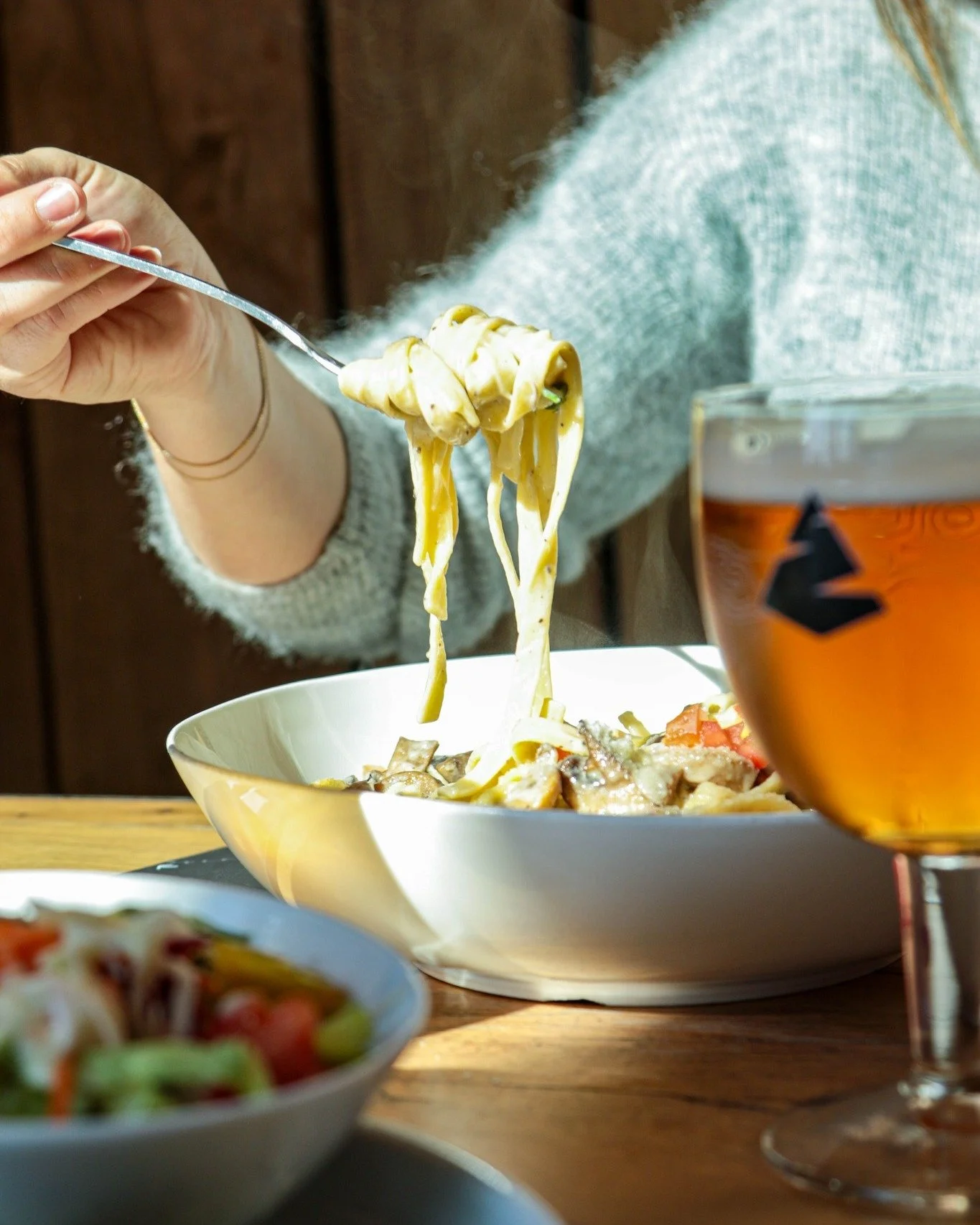 Soleil au rendez-vous, Peak bien fra&icirc;che, plat qui r&eacute;gale&hellip; ☀️ 
Il ne manque plus que vous &agrave; la brasserie 😍🍻