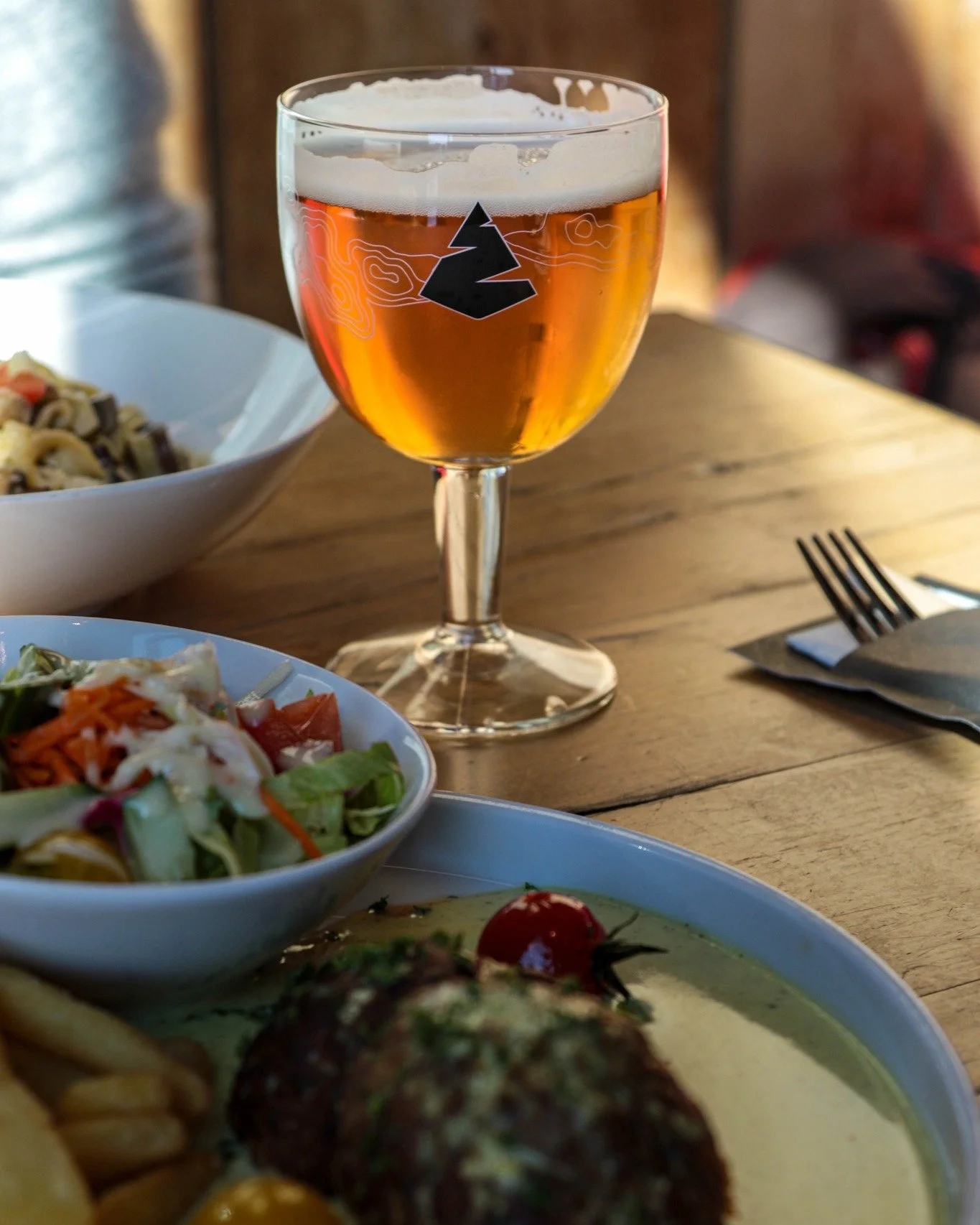 👉 La brasserie est ouverte 7j/7 pendant les cong&eacute;s scolaires 
Au programme : 🍁🍂🥞🍻
Balade dans les Fagnes, couleurs d'automne, plats r&eacute;confortants et bi&egrave;res d'altitude 😚

Du 20/10 au 2/11 inclus 
La brasserie sera &eacute;ga