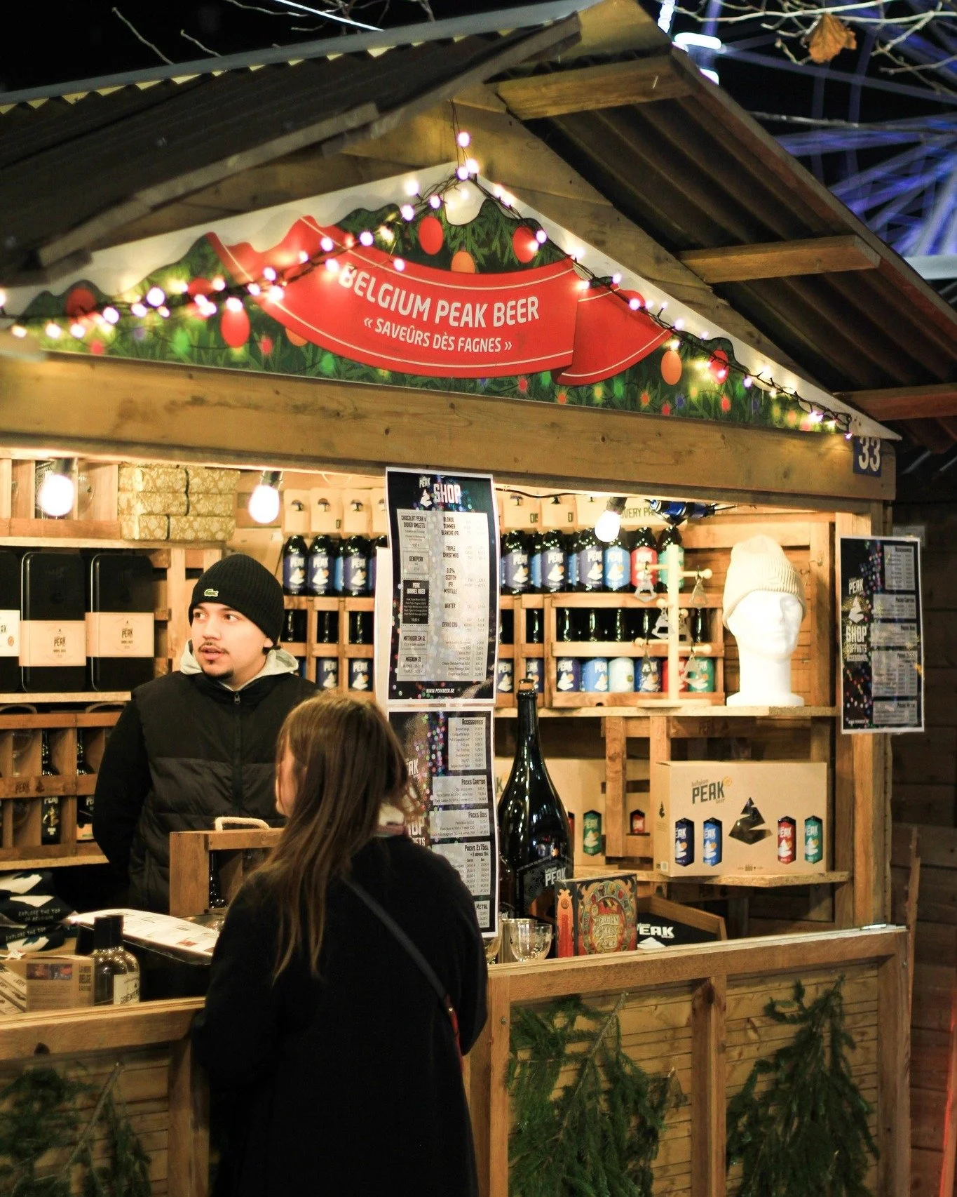 March&eacute;s de No&euml;l + bi&egrave;res d&rsquo;altitude = combo parfait 🎅🍻
Tu tiens un stand ? On t&rsquo;aide &agrave; le rendre encore plus Peak 😎

📩 Contacte-nous !
info@peakbeer.be 
080 21 48 76