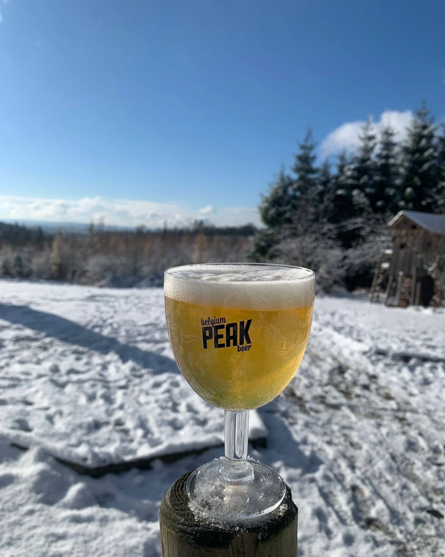 ❄️ Les premi&egrave;res neiges sont tomb&eacute;es sur la Peak&hellip;
On passe officiellement en mode hivernal ! 🍺🔥