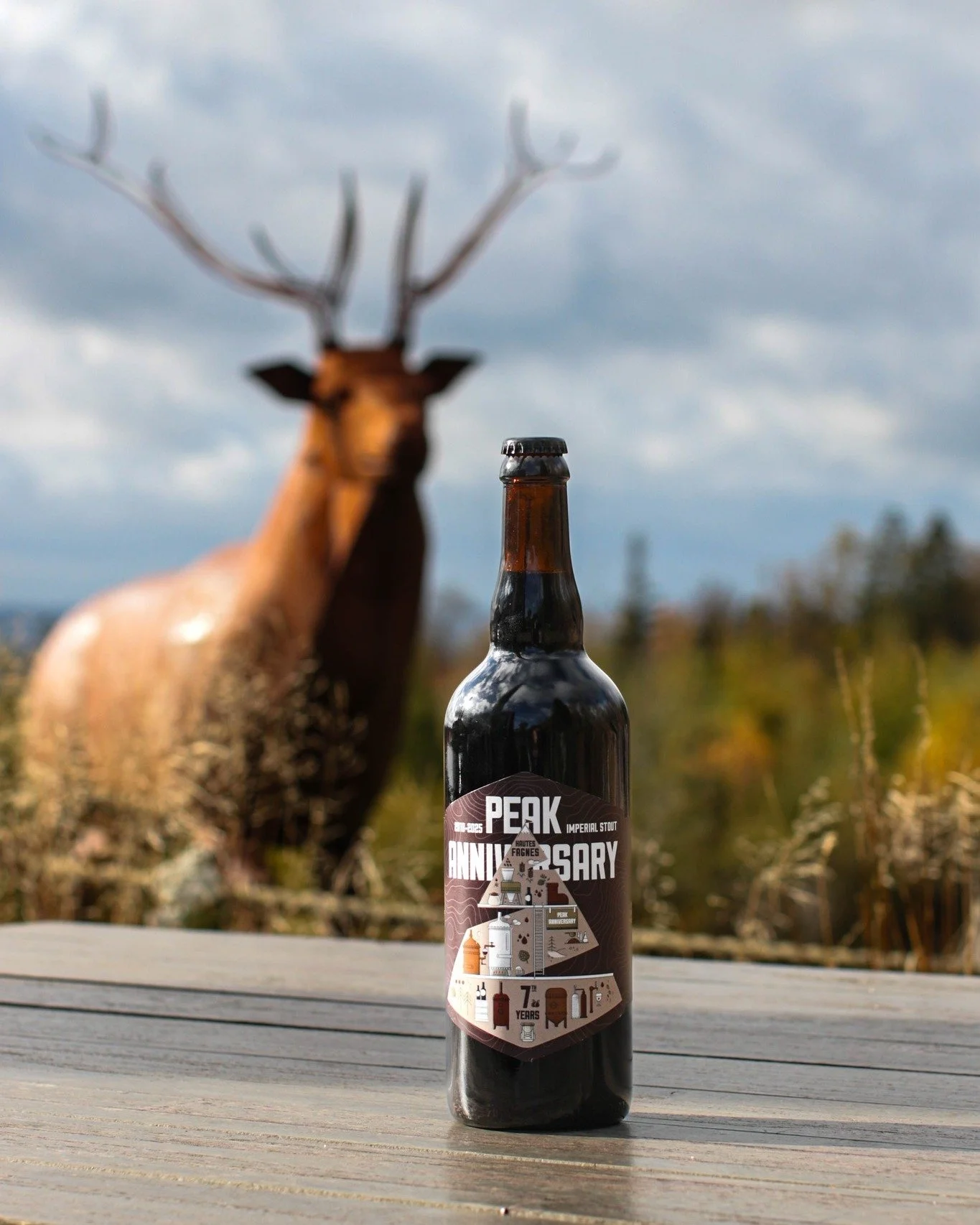 Alors, qui a d&eacute;j&agrave; craqu&eacute; pour notre Peak Imperial Stout ? 👀🖤
Des notes de caf&eacute;, cacao, vanille et f&egrave;ves tonka&hellip; Parfaite pour les longues soir&eacute;es d&rsquo;hiver ❄️🔥

Edition limit&eacute;e 75cl - Excl