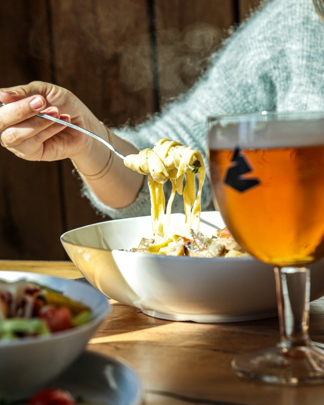 🎁🍻La brasserie sera ouverte 7j/7 pendant les cong&eacute;s (sauf le 25/12).
Balade, bi&egrave;re, bons petits plats : le combo parfait 🔥

Sans oublier notre CHOUCROUTE PEAK le 1/01 !

Lundi 22/12 : 11:00 - 20:00
Mardi 23/12 : 11:00 - 20:00
Mercred