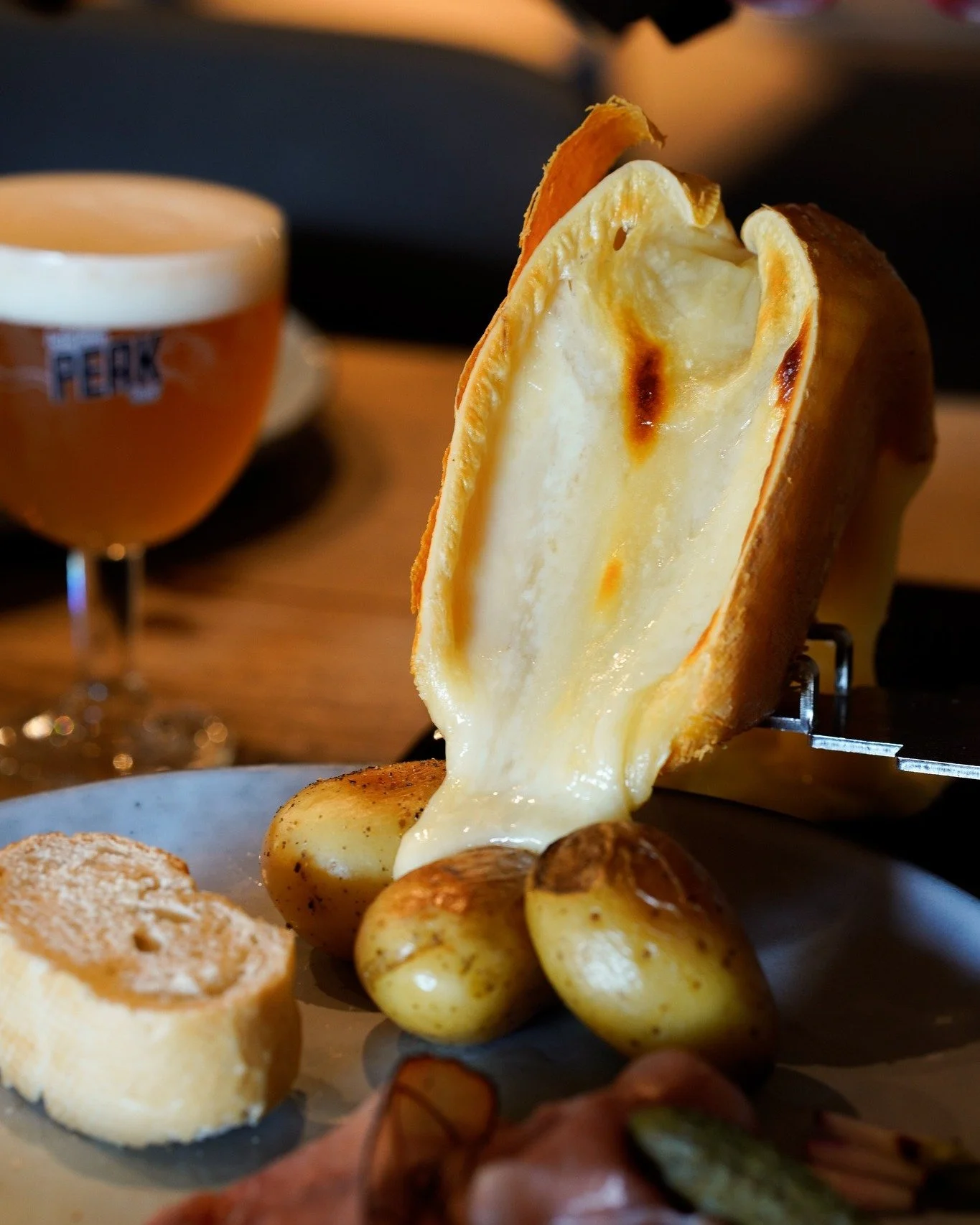 🧀🔥 Derni&egrave;res chances pour nos SOIR&Eacute;ES SAVOYARDES !
20/02 &amp; 13/03
Deux derni&egrave;res dates, une ambiance chaleureuse, du fromage qui coule et des bi&egrave;res d&rsquo;altitude pour accompagner le tout 🍻
R&eacute;servations via