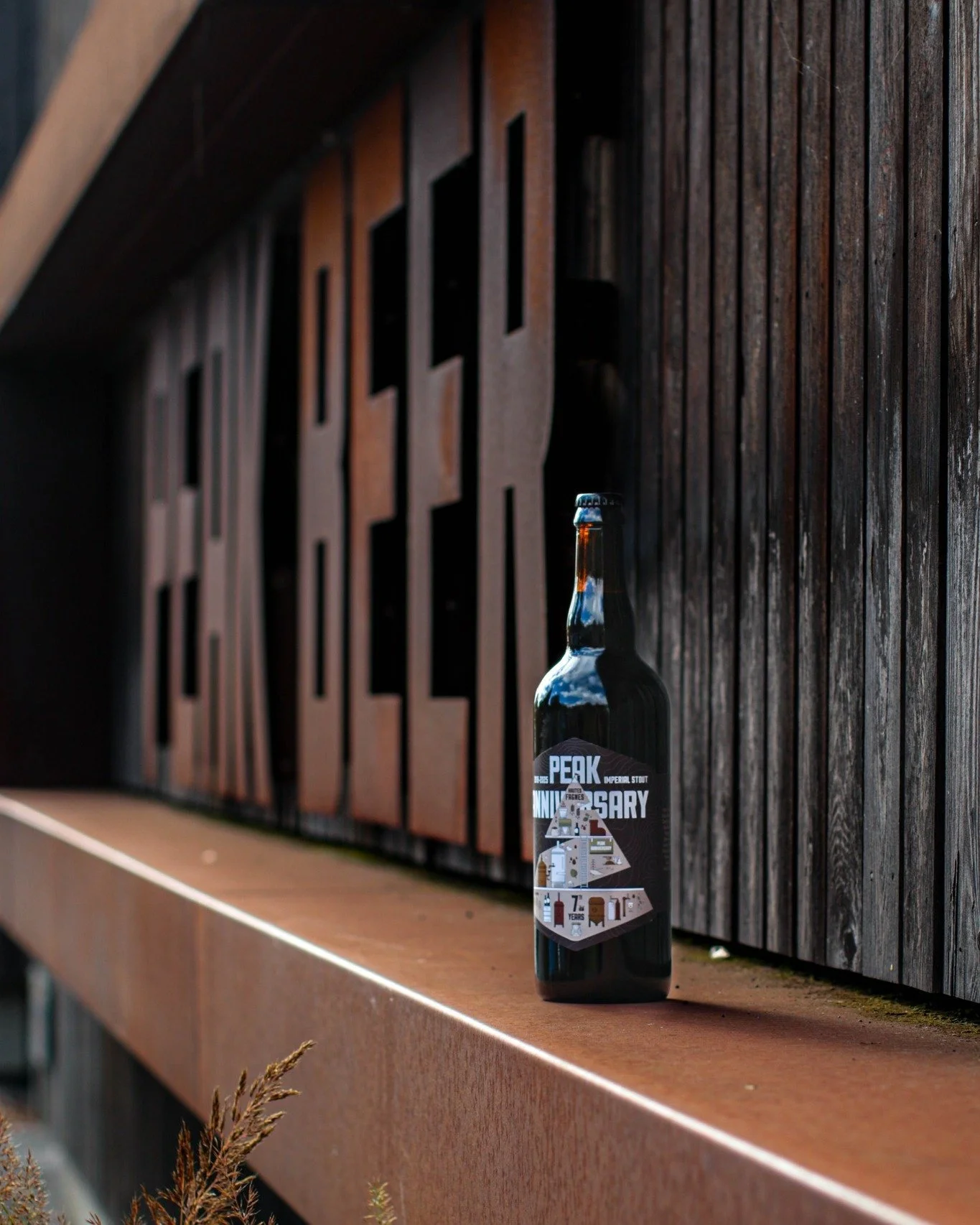 Alors, qui a craqu&eacute; pour notre Peak Imperial Stout ? 👀🖤
Des notes de caf&eacute;, cacao, vanille et f&egrave;ves tonka&hellip; 🍫🔥

Edition limit&eacute;e 75cl - Exclusivement en vente &agrave; la brasserie et sur notre eshop.