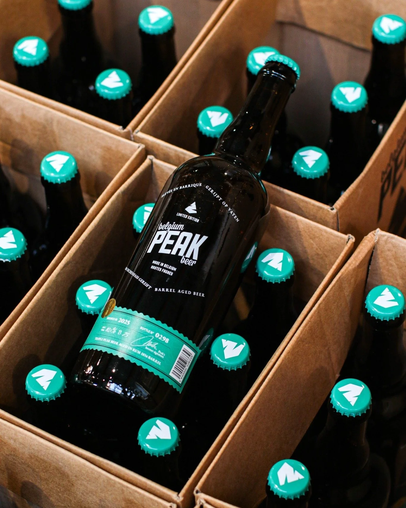 BACK IN STOCK 🍻
La Peak Barrel Aged Triple Rhum est de retour !

Une bi&egrave;re &eacute;lev&eacute;e en f&ucirc;ts de rhum, m&eacute;daill&eacute;e &agrave; plusieurs reprises 🥇
&Agrave; savourer tant qu&rsquo;il y en a&hellip;

https://peakbeer.