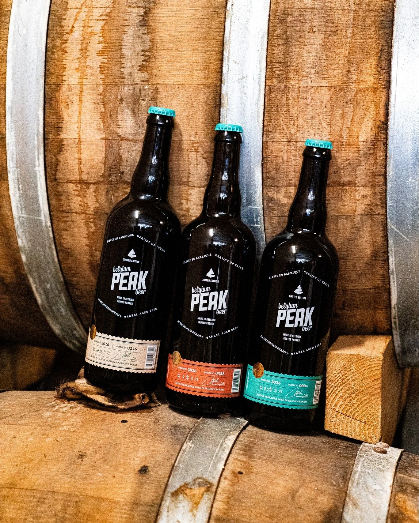 LES BARREL AGED 2026 SONT L&Agrave; ! 🍺🥃 
Cette ann&eacute;e, notre Peak Triple, trois passages en barriques, trois profils &agrave; d&eacute;couvrir.

🥃 TRIPLE BOURBON 10% - bois&eacute;e, vanill&eacute;e, avec une finale s&egrave;che et complexe