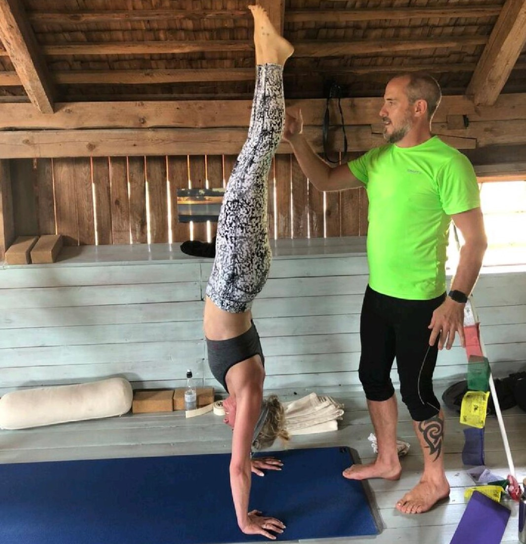 Jenny+handstand+%282%29.jpg