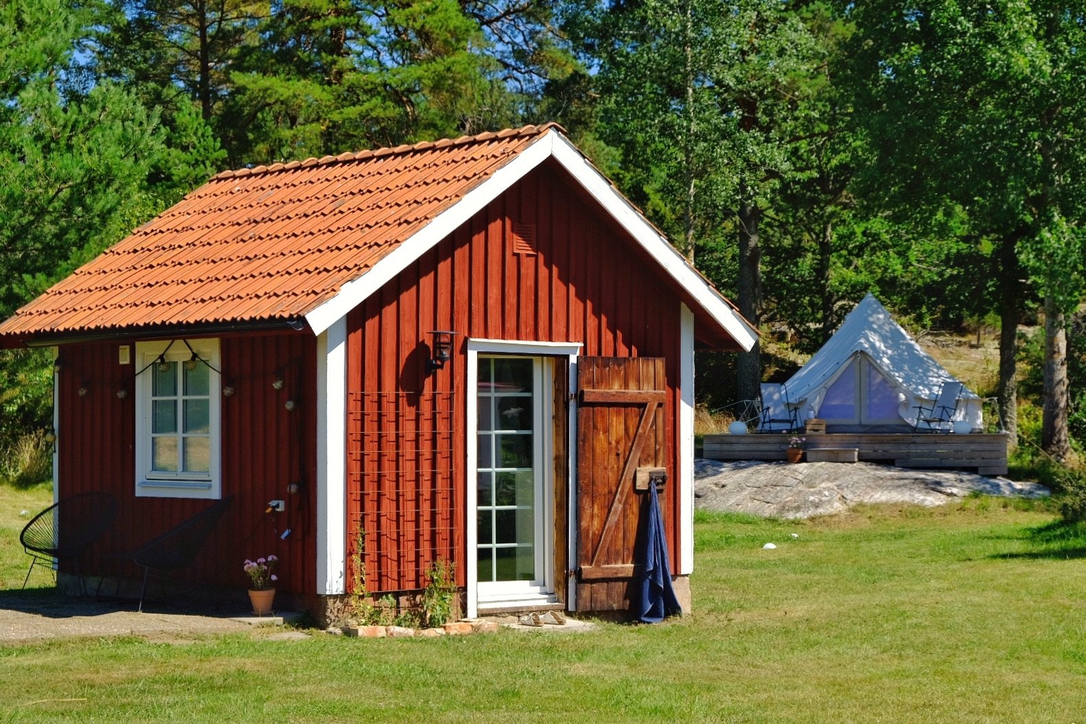 Sweden 22 Doghouse Tent.jpg