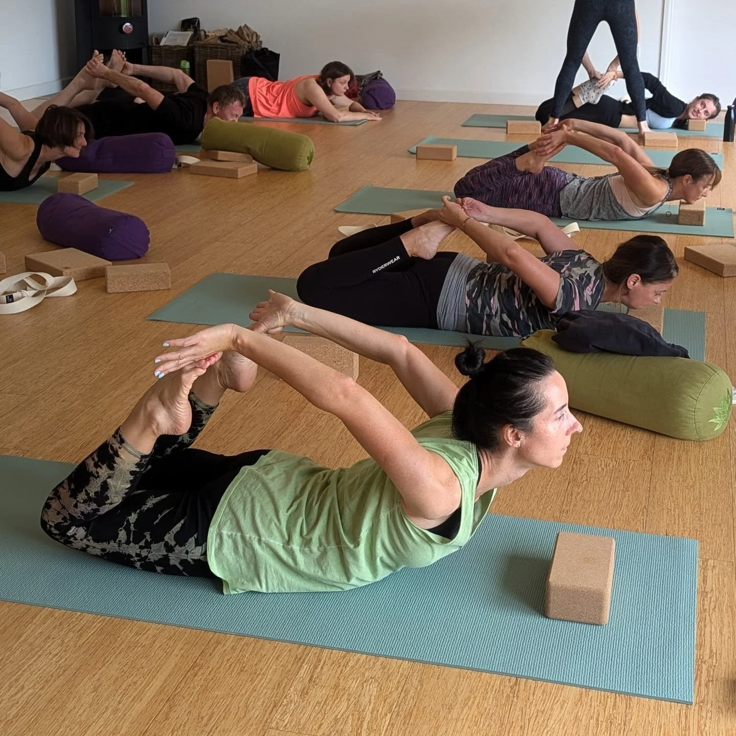 When fear arises, lift your heart✌🏼🕊️

The victories &amp; challenges we encounter in our yoga practice become the manual for how to live more skillfully.

Fear has a posture. When we are scared, our breath becomes shallow, our chest caves in &amp;