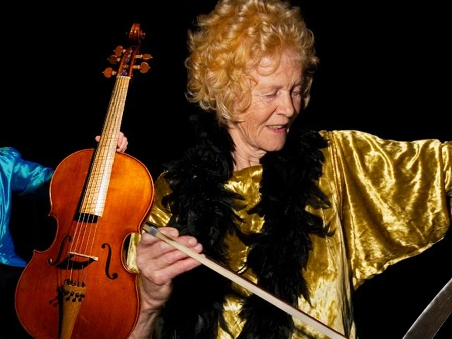bronwen naish.jpg